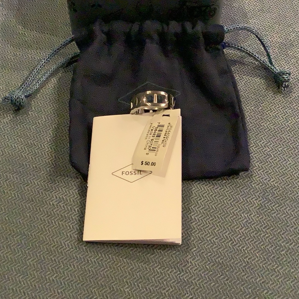 Brand new with tag men’s stainless steel Fossil ring size 8